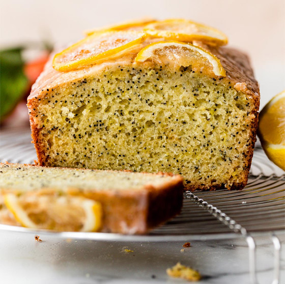 إليكم طريقة تحضير كعكة الليمون مع البوبي سيد (بذور الخشخاش) اللذيذة صورة رقم 9