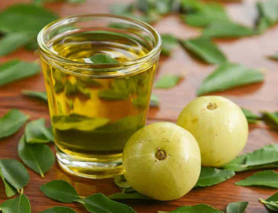 ما هو زيت ثمرة النيم؟ وكيف يساعد في العناية بالبشرة؟ صورة رقم 1