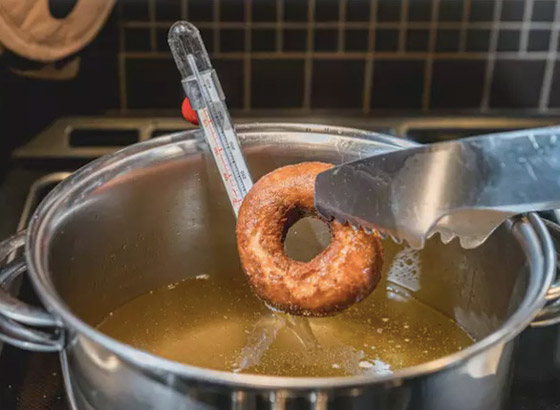 كيف تقللين امتصاص الأطعمة للزيت أثناء القلي؟ صورة رقم 5