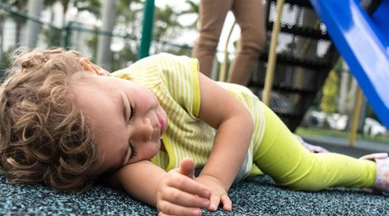 مخاطر سقوط الطفل على رأسه صورة رقم 1