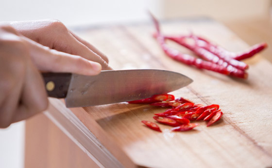 كيفية التخلص من آثار الفلفل الحار على اليدين؟ صورة رقم 3