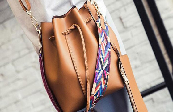 الحقيبة الدلو تتربع على عرش الموضة صورة رقم 4