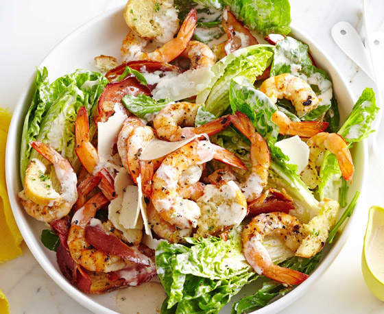 إليكم طريقة تحضير سلطة السيزر بالروبيان الشهية والصحية صورة رقم 8