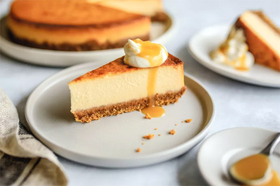 إليكم طريقة تحضير تشيز كيك التمر والجوز اللذيذ والمميز صورة رقم 8 إليكم طريقة تحضير تشيز كيك التمر والجوز اللذيذ والمميز صورة رقم 8