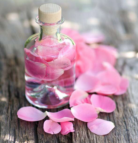 إليكم فوائد عديدة صحية وجمالية لماء الورد السحري صورة رقم 3