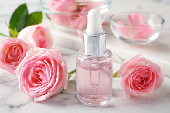 إليكم فوائد عديدة صحية وجمالية لماء الورد السحري صورة رقم 6