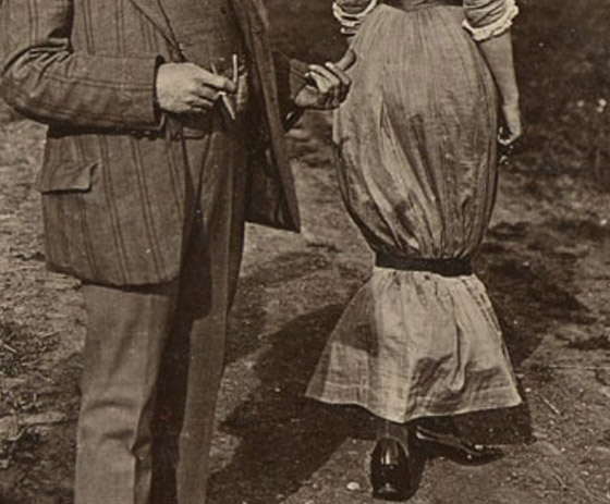 أسنان سوداء وأقنعة الطيور.. إليكم أغرب 10 اتجاهات للموضة عبر التاريخ صورة رقم 1