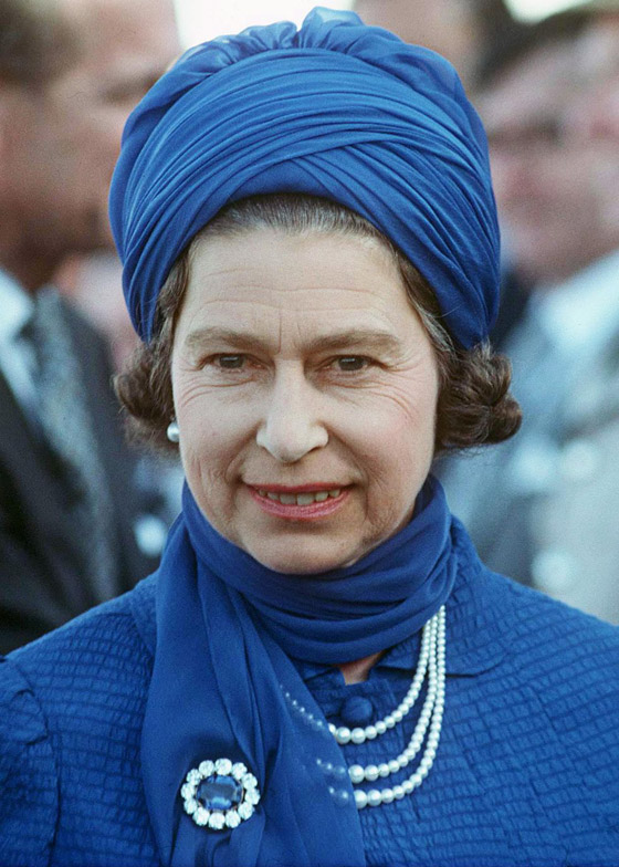 حكايات أجمل قطع الياقوت التي زينت إطلالات الأسرة المالكة عبر السنوات صورة رقم 2