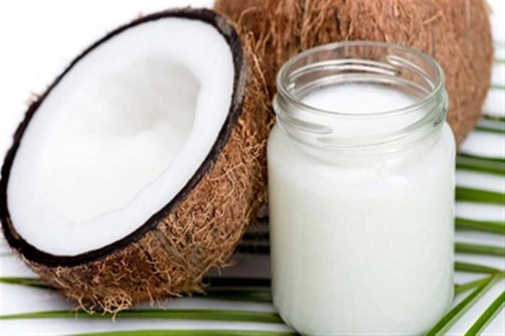 زيت جوز الهند يحارب القشرة ويحمي من تقصف وتساقط الشعر صورة رقم 2