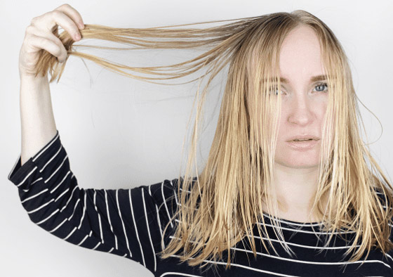 5 أخطاء وعادات مؤذية تجنّبوها في حالة الشعر الدهني..! صورة رقم 6 5 أخطاء وعادات مؤذية تجنّبوها في حالة الشعر الدهني..! صورة رقم 6