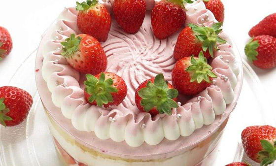 3 وصفات لذيذة لعمل كيكة الفراولة صورة رقم 2