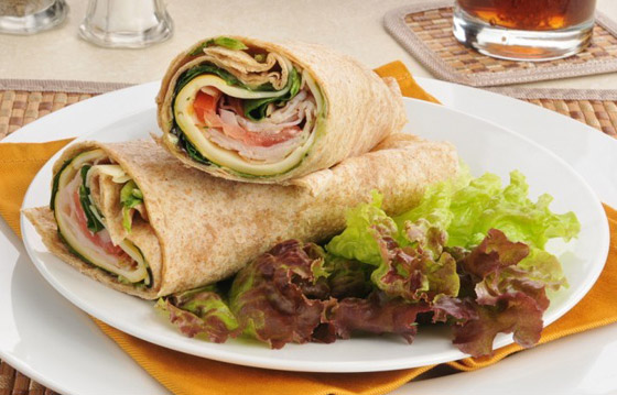 إليكم طريقة تحضير رولات التورتيلا مع التيركي الخفيف للرجيم صورة رقم 1