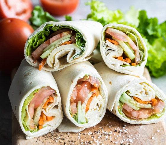 إليكم طريقة تحضير رولات التورتيلا مع التيركي الخفيف للرجيم صورة رقم 7