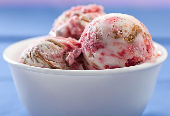 إليكم طريقة تحضير آيس كريم تشيز كيك بالفراولة الطيبة صورة رقم 4 إليكم طريقة تحضير آيس كريم تشيز كيك بالفراولة الطيبة صورة رقم 4