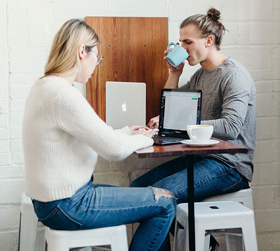 لمواجهة أضرار الجلوس: 3 دقائق حركة كل نصف ساعة تقي من الأمراض صورة رقم 3