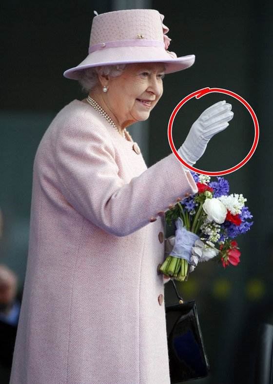 حيل وإكسسوارات تستخدمها نساء العائلة البريطانية المالكة لمظهر مثالي صورة رقم 6