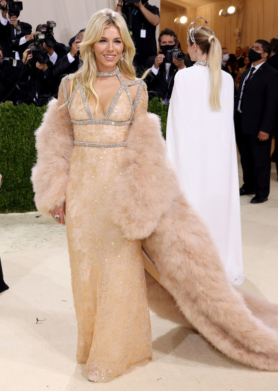 بالصور: 13 إطلالة مذهلة يصعب نسيانها لنجمات 