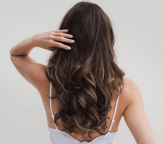 4 وصفات طبيعية لتطويل الشعر بمكونات بسيطة: القهوة والبيض والزيت و! صورة رقم 6