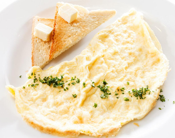 إليكم طريقة تحضير عجة بياض البيض السهلة واللذيذة للرجيم صورة رقم 1