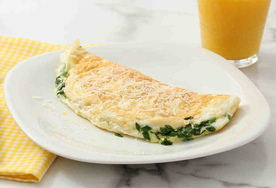 إليكم طريقة تحضير عجة بياض البيض السهلة واللذيذة للرجيم صورة رقم 5