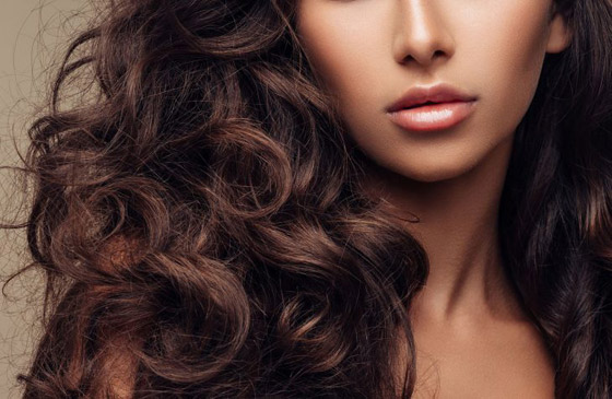 وصفات طبيعية سحرية.. بخاخ تكثيف الشعر بالشاي والزنجبيل صورة رقم 7