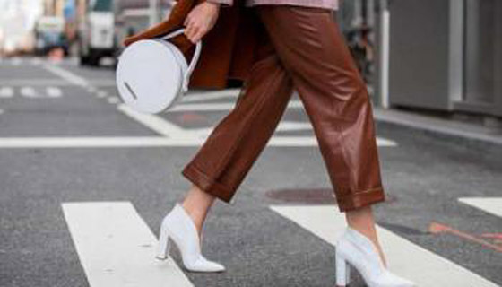 الجينز يكتسي باللون البني هذا الخريف صورة رقم 2