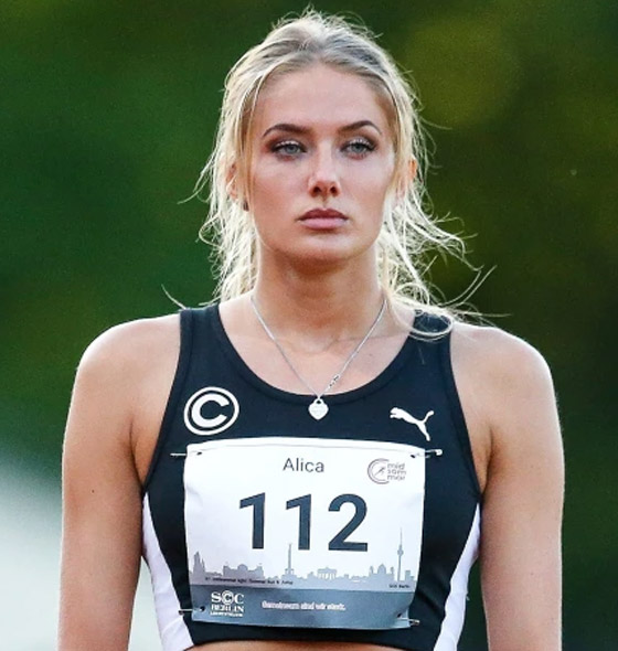 من عداءة أولمبية إلى عارضة أزياء.. أجمل رياضية بالعالم تدخل عالم الموضة صورة رقم 24