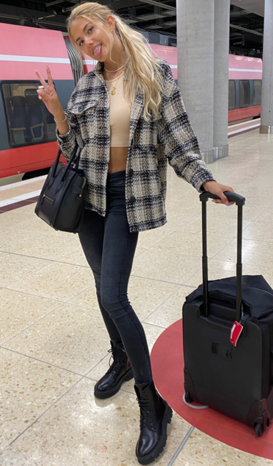 من عداءة أولمبية إلى عارضة أزياء.. أجمل رياضية بالعالم تدخل عالم الموضة صورة رقم 25