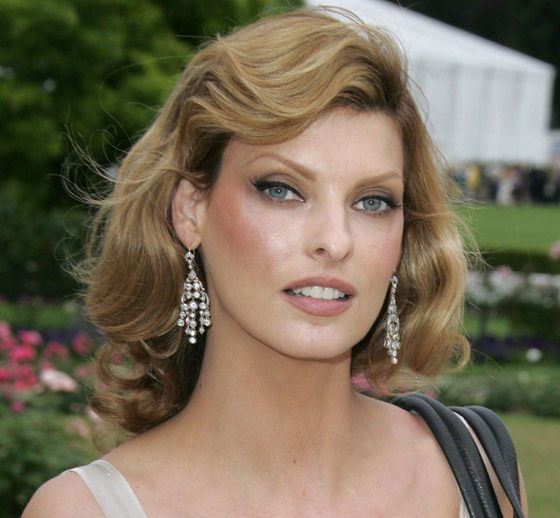 هكذا ظهرت عارضة أزياء شهيرة بـ هكذا ظهرت عارضة أزياء شهيرة بـ