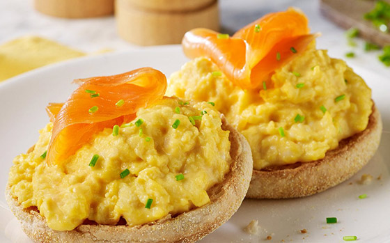 إليكم طريقة تحضير بيض مخفوق مع السلمون المدخن الطيب للرجيم صورة رقم 10