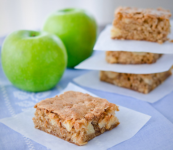 إليكم طريقة تحضير براونيز صحي بالتفاح لرجيم لذيذ ومميز صورة رقم 3