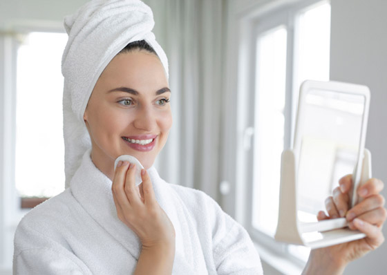 لحمايتها وجعلها أكثر تألقا وصحة.. 5 خطوات للحصول على بشرة قوية صورة رقم 4