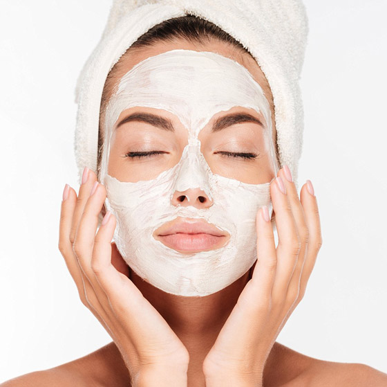 لحمايتها وجعلها أكثر تألقا وصحة.. 5 خطوات للحصول على بشرة قوية صورة رقم 6