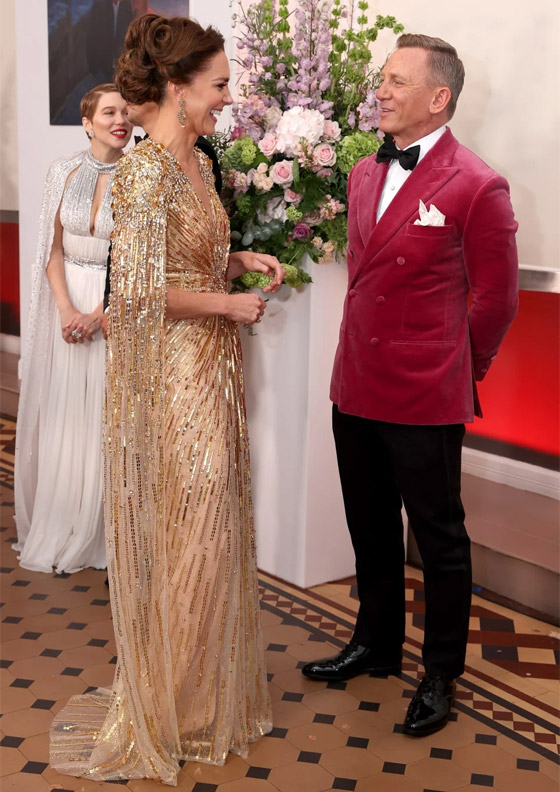 بالصور: كيت ميدلتون تخطف الأنظار بإطلالتها الجذابة على السجادة الحمراء صورة رقم 15