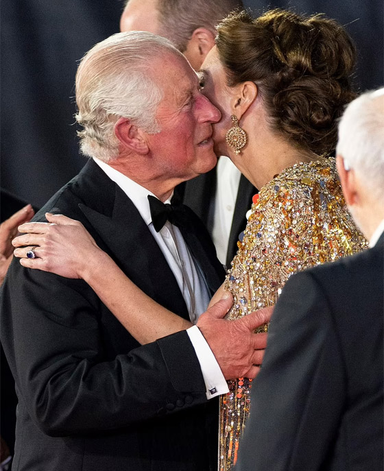 بالصور: كيت ميدلتون تخطف الأنظار بإطلالتها الجذابة على السجادة الحمراء صورة رقم 16