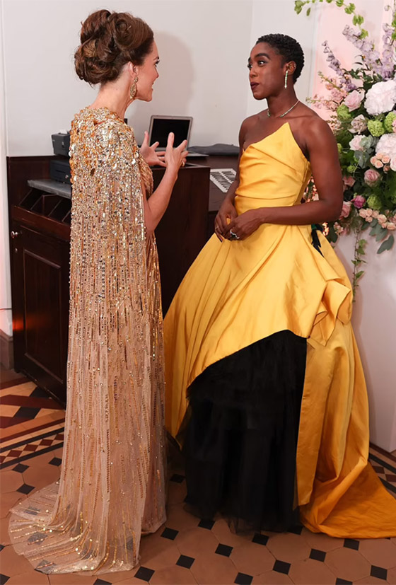 بالصور: كيت ميدلتون تخطف الأنظار بإطلالتها الجذابة على السجادة الحمراء صورة رقم 19