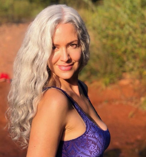 الشعر الرمادي يضيف 6 سنوات لعمر النساء صورة رقم 3