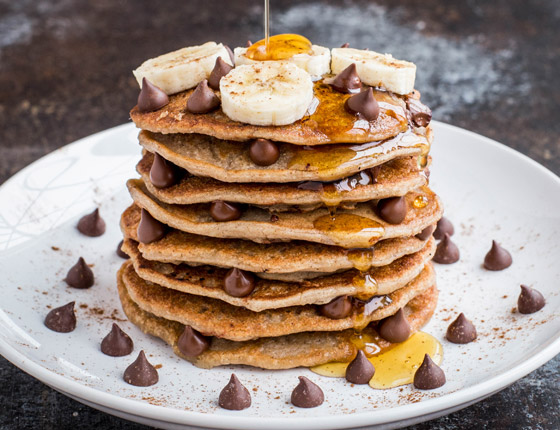 إليكم وصفة مميزة لتحضير بان كيك الموز والشوكولاتة اللذيذ والصحي صورة رقم 7