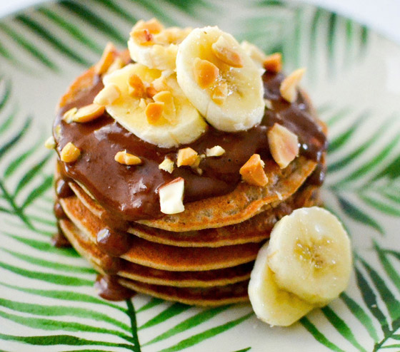 إليكم وصفة مميزة لتحضير بان كيك الموز والشوكولاتة اللذيذ والصحي صورة رقم 9