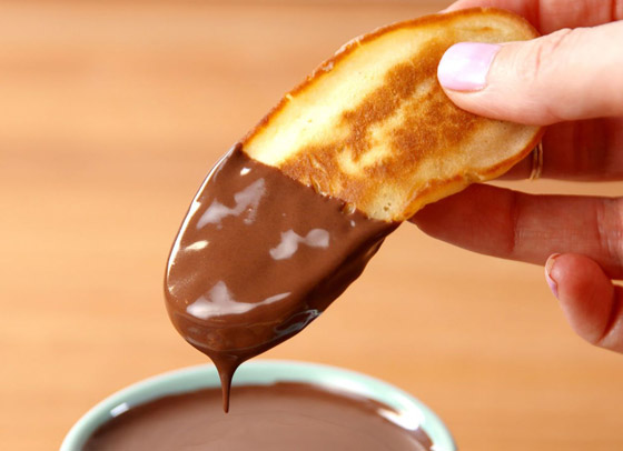 إليكم وصفة مميزة لتحضير بان كيك الموز والشوكولاتة اللذيذ والصحي صورة رقم 3