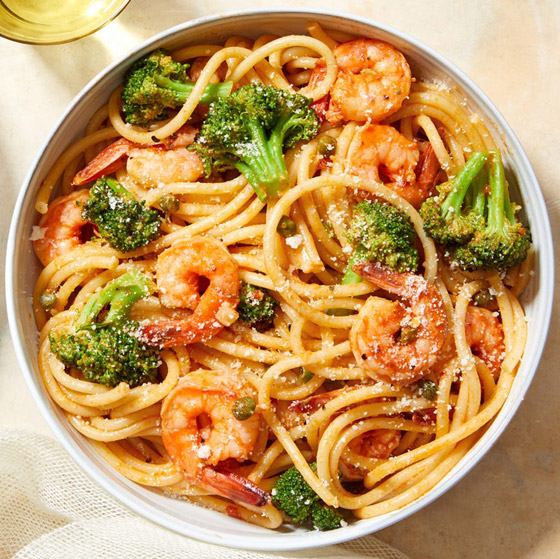 إليكم طريقة تحضير سباغيتي بالثوم والروبيان والبروكلي الشهي صورة رقم 2