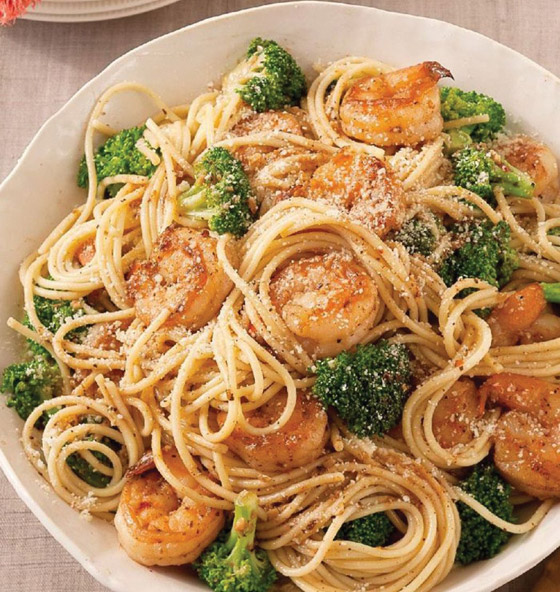 إليكم طريقة تحضير سباغيتي بالثوم والروبيان والبروكلي الشهي صورة رقم 8