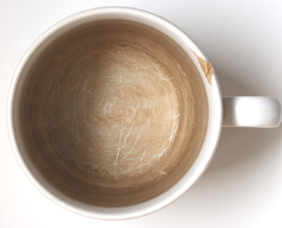 إليكم طرق بسيطة للتخلص من بقع وإصفرار أكواب الشاي صورة رقم 6