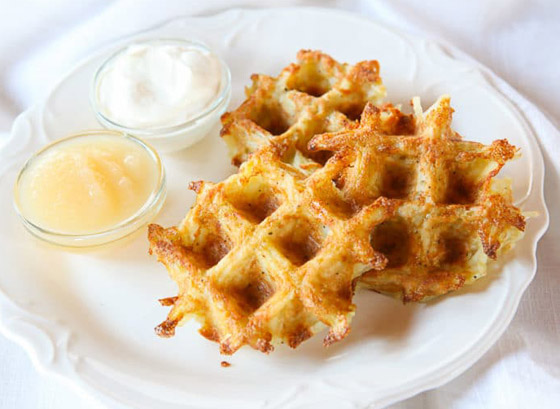 إليكم طريقة تحضير وافل البطاطس مع البيض لفطور صحي لأطفالكم صورة رقم 3