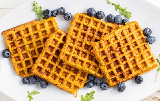 إليكم طريقة تحضير وافل البطاطس مع البيض لفطور صحي لأطفالكم صورة رقم 11