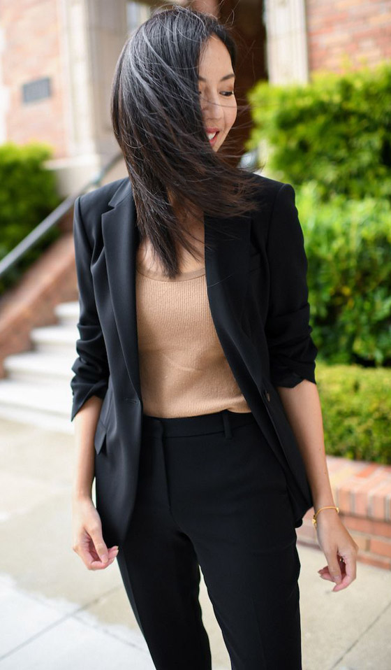 البليزر الأسود أهم صيحات شتاء 2021.. كيف تنسقينه؟ صورة رقم 10