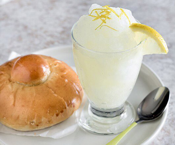 بالقهوة، الفراولة والطماطم.. وصفات حلوى جرانيتا الإيطالية مناسبة لكل الفصول صورة رقم 1