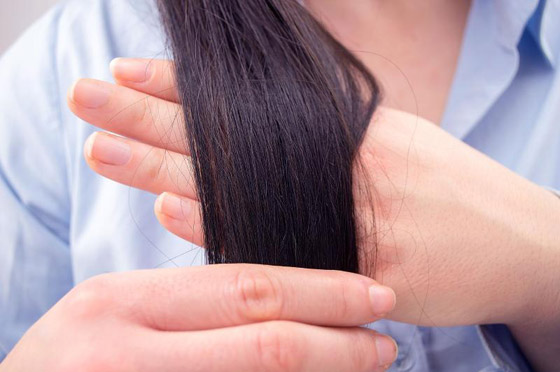 لشعرٍ صحي وطويل.. حضّري قناع الكاري وزيت الليمون من المنزل صورة رقم 4