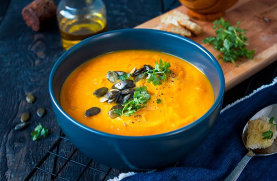 إليكم طريقة تحضير شوربة القرع بالتفاح الطيبة لمحاربة سرطان الثدي صورة رقم 1