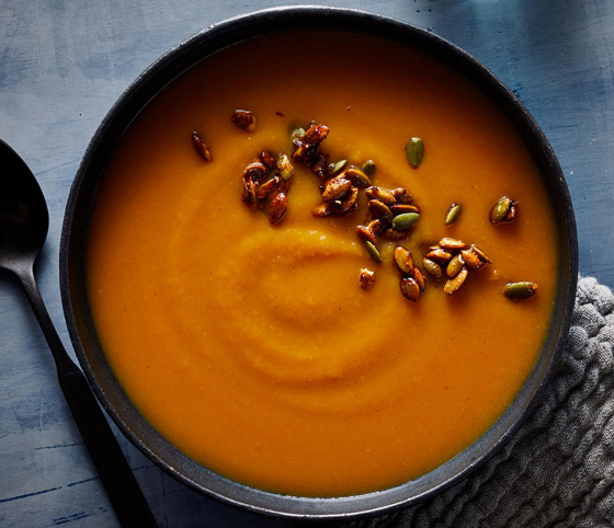 إليكم طريقة تحضير شوربة القرع بالتفاح الطيبة لمحاربة سرطان الثدي صورة رقم 3